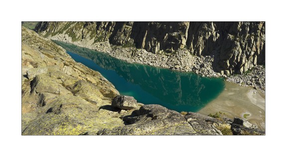 Imagen 2. Ibón de Barrancs desde la cima del Turonet del mismo nombre (hacer click en la imagen para ver una versión ampliada).